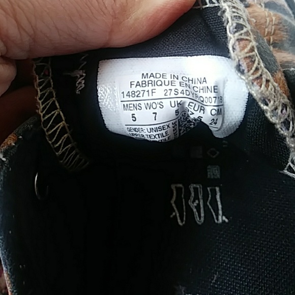 Unisex converse leopard print sneakers - Picture 7 of 7